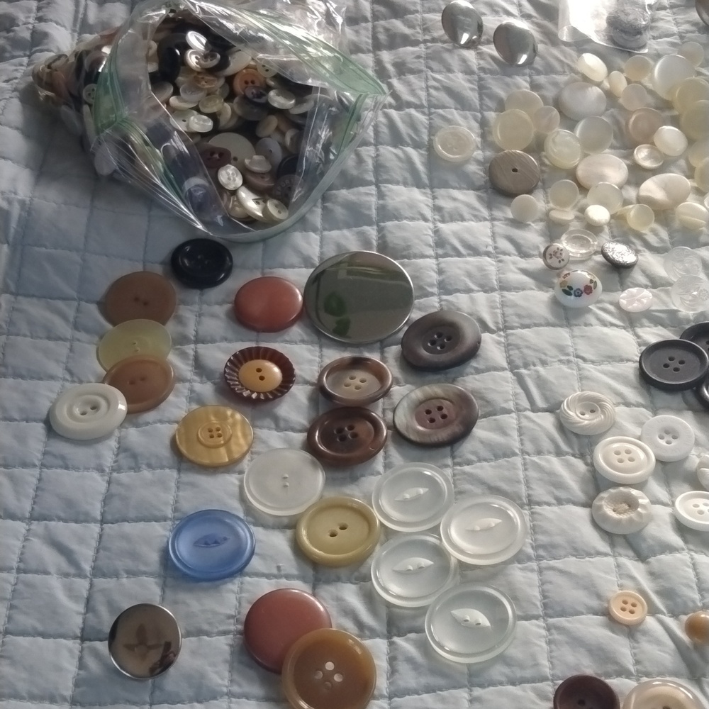 Vintage Buttons - Picture 13 of 14